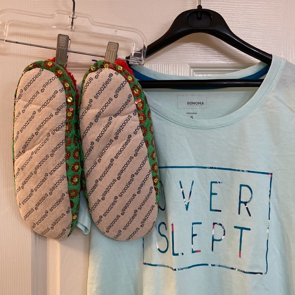 Christmas slippers and shirt lg slippers small shoet sleeve over slept t-shirt - Picture 6 of 13